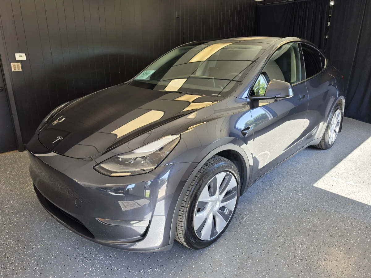 2024 Tesla Model Y Long Range - Photo 1