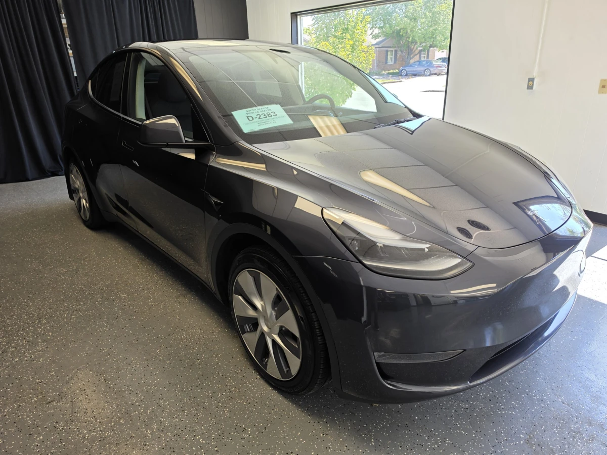2024 Tesla Model Y Long Range - Photo 3