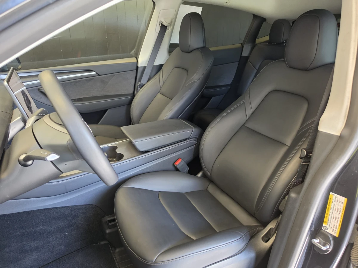 2024 Tesla Model Y Long Range - Photo 8