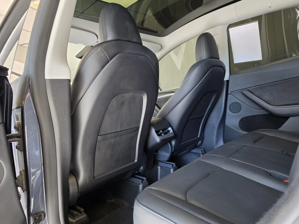 2024 Tesla Model Y Long Range - Photo 9
