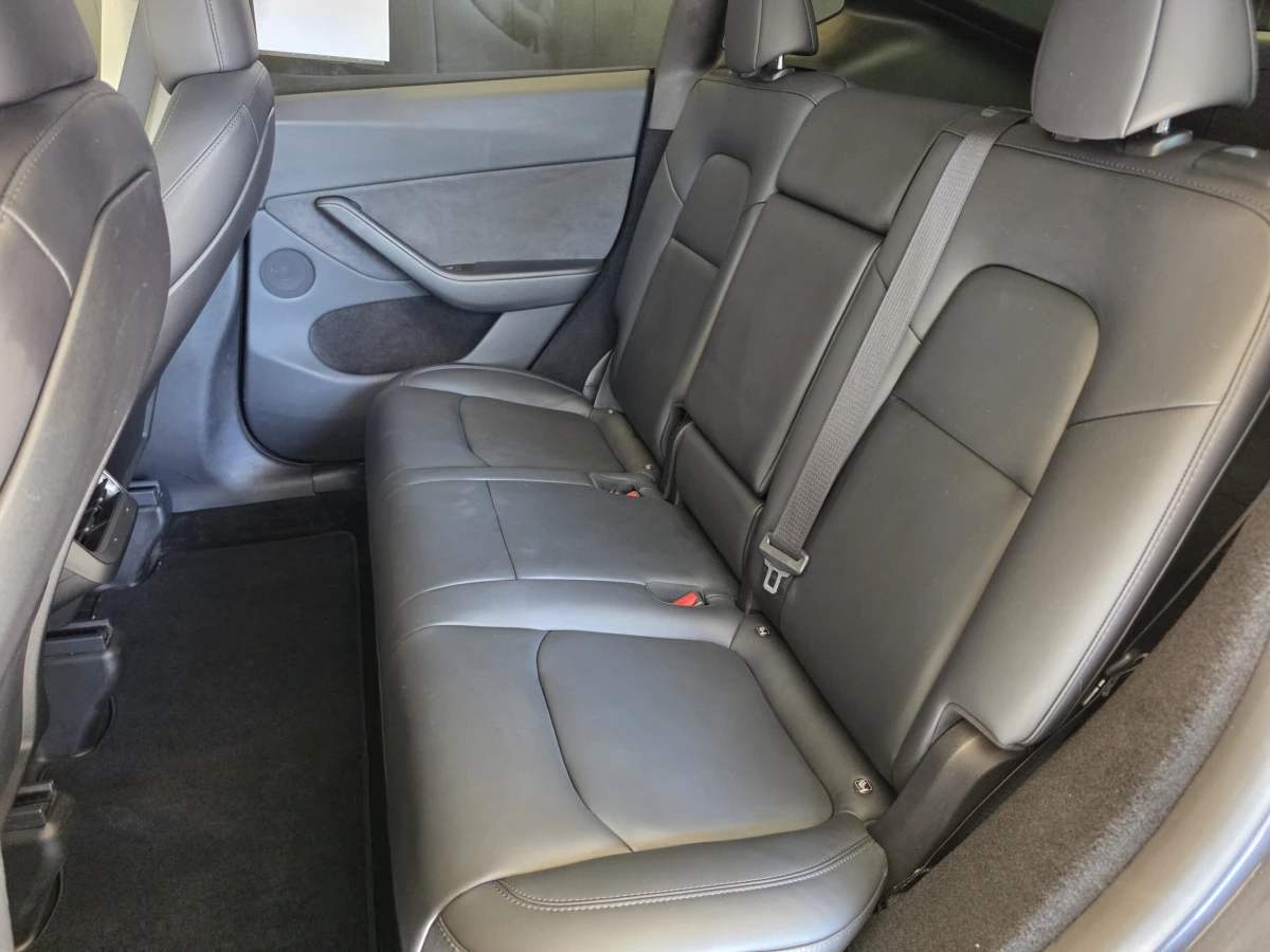 2024 Tesla Model Y Long Range - Photo 10