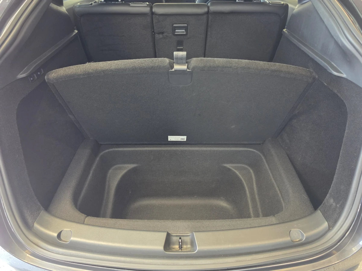 2024 Tesla Model Y Long Range - Photo 12