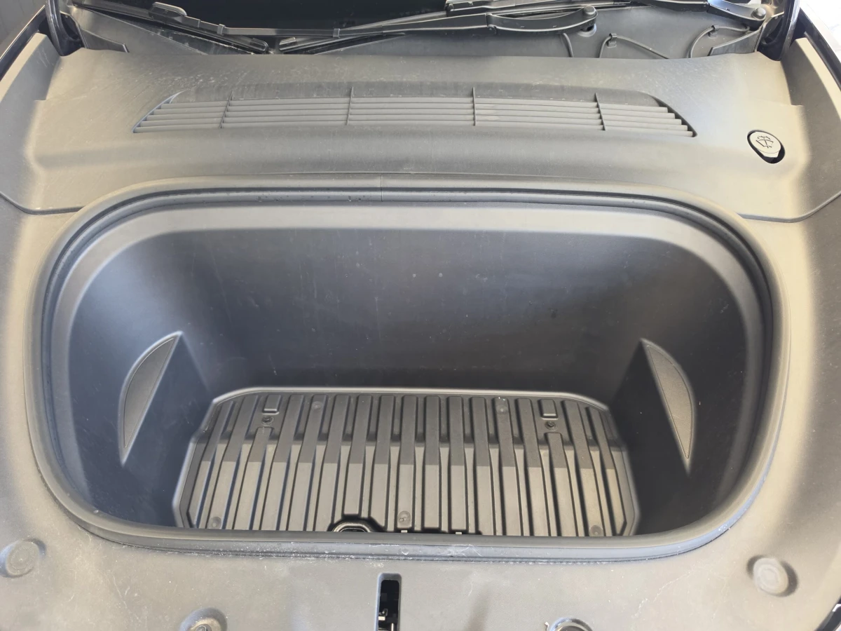 2024 Tesla Model Y Long Range - Photo 13