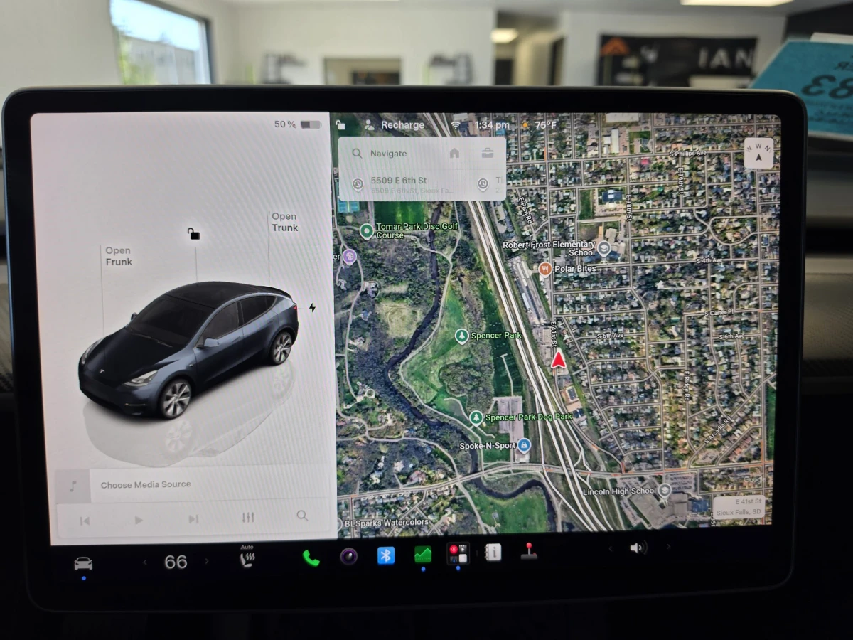 2024 Tesla Model Y Long Range - Photo 14