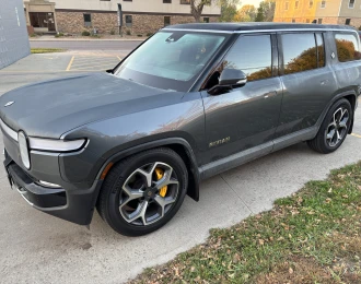 2022 Rivian R1S